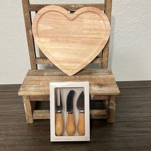 NWT Target BP Heart Shaped Charcuterie Board with Cheese Knives